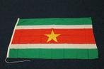 Surinaamse vlag van Suriname 150 x 225 cm Nieuw!, Diversen, Vlaggen en Wimpels, Nieuw, Verzenden
