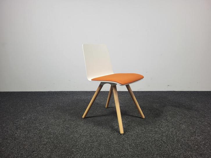 Vepa Pit HF Stoel - Wit / Oranje, Huis en Inrichting, Stoelen, Gebruikt, Ophalen of Verzenden