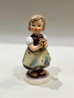 Goebel - Beeldje - Meisje met bloemen - TMK4 - Porselein