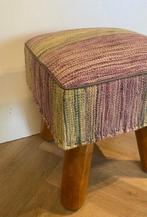 Poef - Wol, Hout, Antiek en Kunst