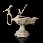 Seltsjoek / Byzantijns Bronzen olielamp met vogelknop