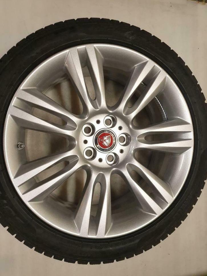 Velgen Jaguar XE 18inch Style 7009 +Pirelli 225 45 18 winter, Auto-onderdelen, Banden en Velgen, 18 inch, Winterbanden, 225 mm