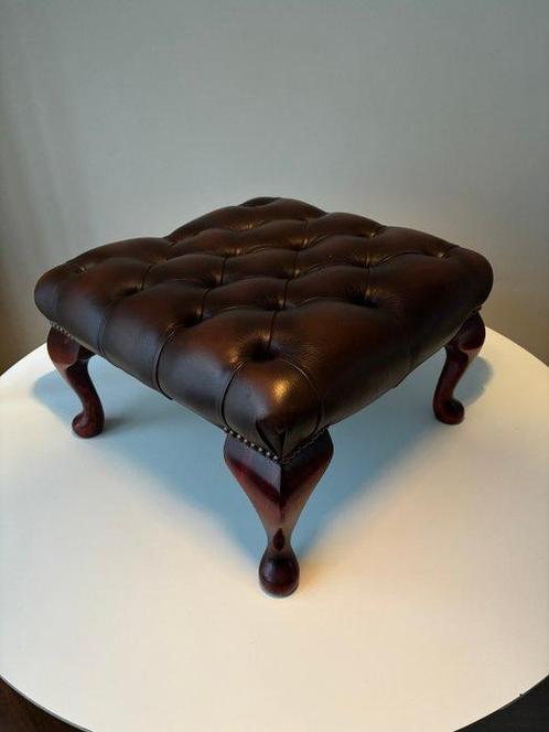 Chesterfield - Voetenbank - Hout, Leder - Luxe klassiek, Antiek en Kunst, Curiosa en Brocante