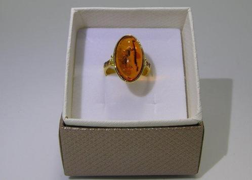 Amber Ring - Hoogte: 22 mm - Breedte: 21 mm- 4.4 g - (1), Verzamelen, Mineralen en Fossielen