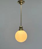 Plafondlamp - Opaline glas - Hanglamp van messing met een, Antiek en Kunst