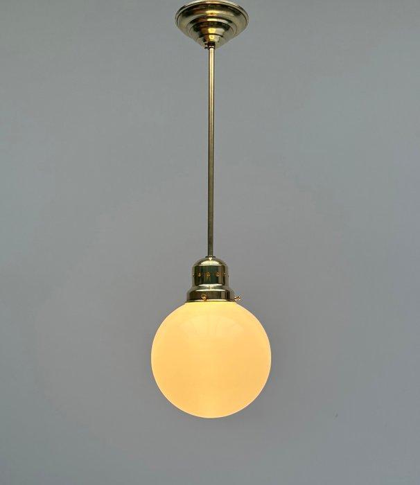 Plafondlamp - Opaline glas - Hanglamp van messing met een, Antiek en Kunst, Kunst | Designobjecten