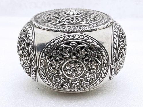 Doos - Antieke Indiase doos Pandan of Betel - .900 zilver, Antiek en Kunst, Kunst | Niet-Westerse kunst