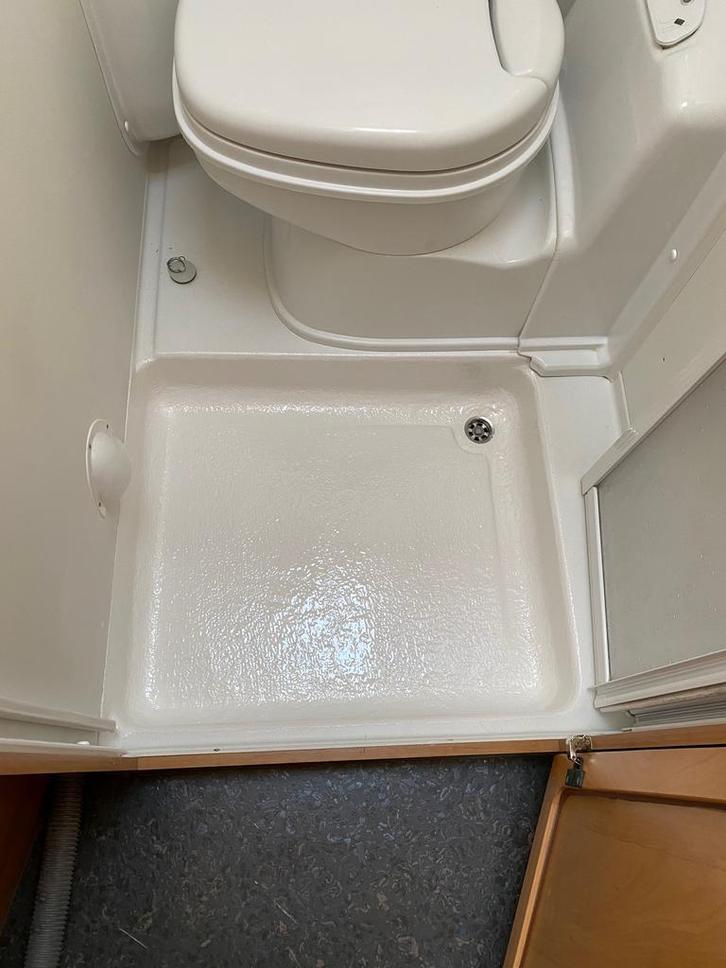 Reparatie van kunststof badkamer en toilet vloeren camper, Diensten en Vakmensen, Reparatie en Onderhoud | Caravans en Campers