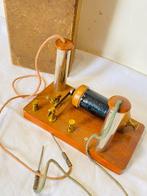 Ancien manipulateur télégraphique , type télégraphe Morse -