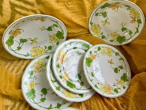 Villeroy & Boch - Bord (9) - Geranium - Porselein, Antiek en Kunst, Antiek | Meubels | Tafels