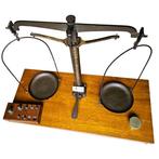 Reyers & Zoon N.V - Apothekersweegschaal - Messing, Hout - 1