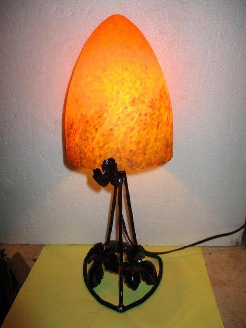 Lamp - Gegoten ijzer, glazen bol bedekt met wolken, Antiek en Kunst, Kunst | Designobjecten