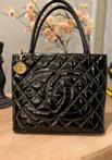 Chanel Medaillon totebag lakleer must have