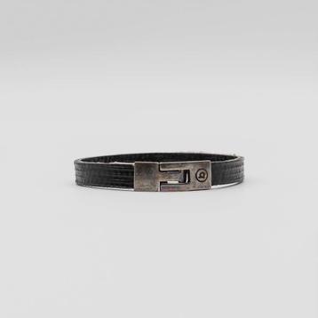 Firehose Cuffs | Armbanden van brandslang beschikbaar voor biedingen