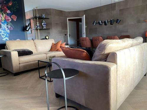 leren banken met houten poten - bruin leer - Echt leer, Mod, Huis en Inrichting, Banken | Bankstellen, 150 tot 200 cm, 75 tot 100 cm