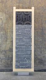 Drukblokken - een letterbak gevuld met een volledig alfabet, Antiek en Kunst