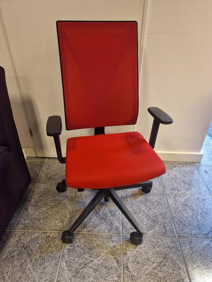 Girsberger Bureaustoel, rood, gebruikt, Zakelijke goederen, Kantoor en Winkelinrichting | Kantoormeubilair en Inrichting, Gebruikt