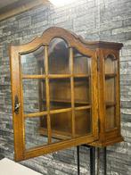 Vitrinekast - Roemeens Elegantie in Hout: Authentieke