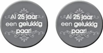 2 Buttons Al 25 Jaar een Gelukkig Paar beschikbaar voor biedingen