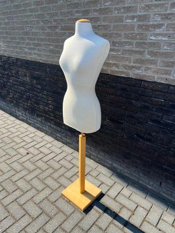 Fabriqué en France - Mannequin - Vrouwelijke Paspop - Paspop beschikbaar voor biedingen