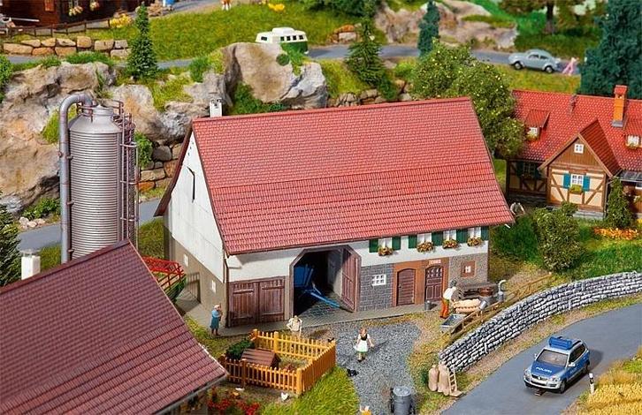 FALLER 130535 GROTE BOERDERIJ H0, Hobby en Vrije tijd, Modeltreinen | H0, Verzenden