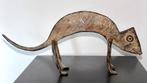 Caméléon en bronze, art traditionnel africain - sculptuur -, Antiek en Kunst