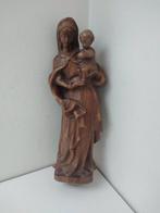 Snijwerk, Madonna mit Kind auf dem Arm - Wandfigur -