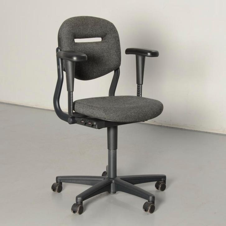 Ahrend 220 bureaustoel, lichtgrijs,3D armleggers, Zakelijke goederen, Kantoor en Winkelinrichting | Kantoormeubilair en Inrichting