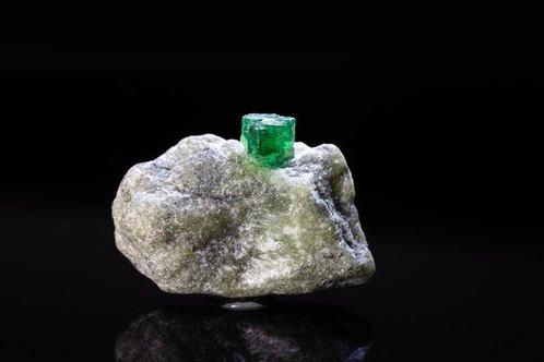 Zeer zeldzame smaragd op matrijs – 33,30 ct – Pakistan –, Verzamelen, Mineralen en Fossielen