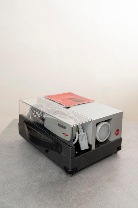 Leitz Pradovit color autofocus Diaprojector, Verzamelen, Fotografica en Filmapparatuur
