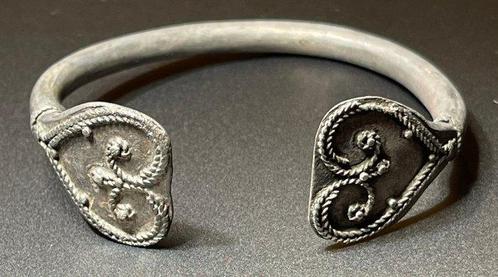 Viking periode Zilver Exclusieve Massieve Armband met, Antiek en Kunst, Antiek | Overige Antiek