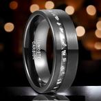 Tungstenring. Inlegstukken van meteoriet. De energie van het