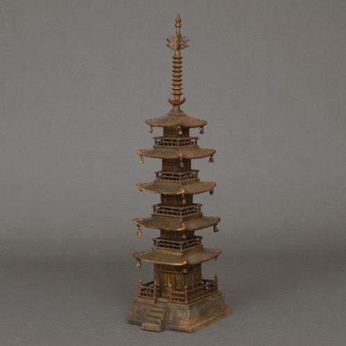 Pagode okimono  - IJzer (gegoten) - Japan -, Antiek en Kunst, Antiek | Overige Antiek