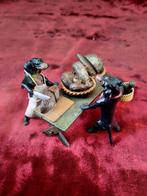 Franz Bergmann - Beeldje - A dog shopping at a bread stand -, Antiek en Kunst, Antiek | Keramiek en Aardewerk