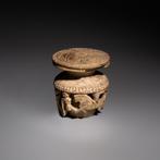 Oud-Egyptisch Speksteen Geglazuurde Kohl pot met decoratie, Verzamelen