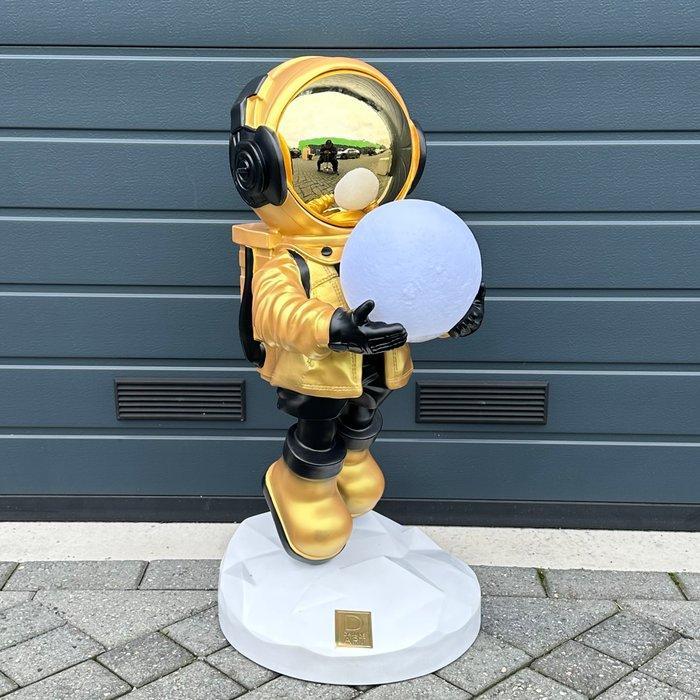 Daluxe Art - 1999 • “Cosmic Gold Astronaut with, Antiek en Kunst, Kunst | Designobjecten