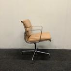 Design stoel, Vitra soft Pad Chair EA 208, bruin leder, Huis en Inrichting, Stoelen, Gebruikt, Leer, Ophalen of Verzenden, Bruin