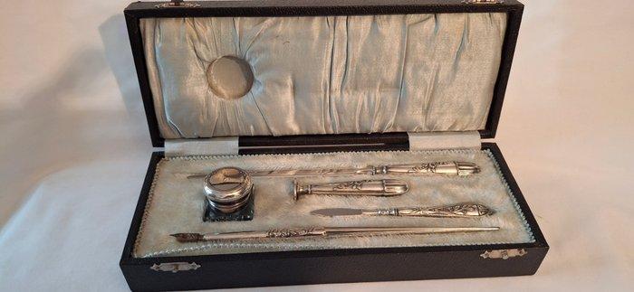 Inktpot - Cassette met schrijfgerei, w.o. inktpot, Antiek en Kunst, Antiek | Goud en Zilver