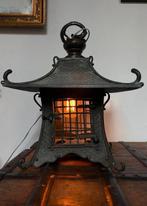 Zware Antieke Japanse Bronzen Pagode-Lantaarn – Bekroond met, Antiek en Kunst
