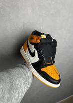 Air Jordan 1 Retro High OG Yellow Toe - 37.5 T/M 44, Nieuw, Sneakers of Gympen, Nike, Overige kleuren