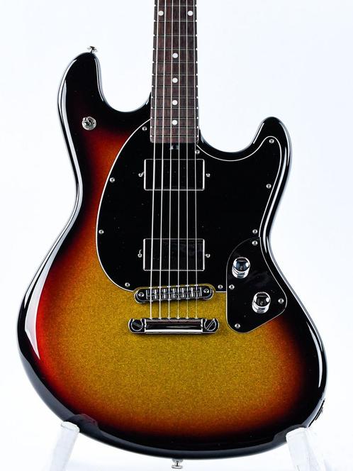 Music Man Stingray HT Showtime 2024 (Elektrische Gitaren), Muziek en Instrumenten, Snaarinstrumenten | Gitaren | Elektrisch, Solid body