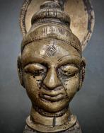 Mukhaliga, het gezicht van iva onder de Nga. -