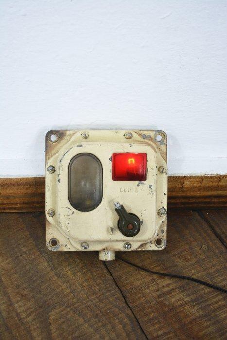 Military Dome light - Tafellamp - Aluminium, Antiek en Kunst, Antiek | Wandborden en Tegels