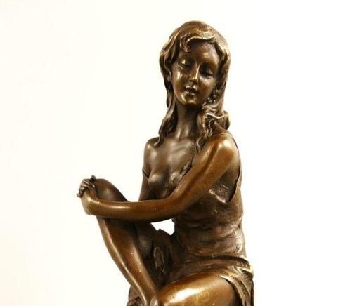 Pierre Colides - sculptuur, SEXY Sitting LADY - 21 cm -, Antiek en Kunst, Curiosa en Brocante