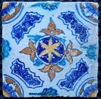 Tegel - Antieke ornamenttegel, zgn. sgraffito tegel. -