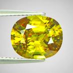 1 pcs Geel, Groen Titaniet - 4.56 ct - nternational Colored, Nieuw