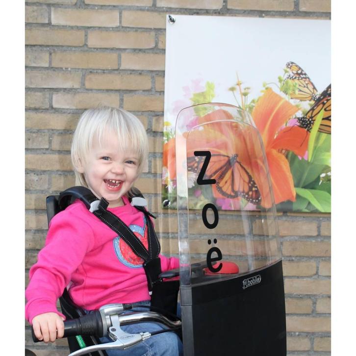 Fietsstoel De naam van uw kind op een Windscherm, Fietsen en Brommers, Fietsaccessoires | Fietsstoeltjes, Nieuw, Verzenden
