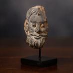 Gandhara mannelijk hoofd in leisteen met paspoort van de