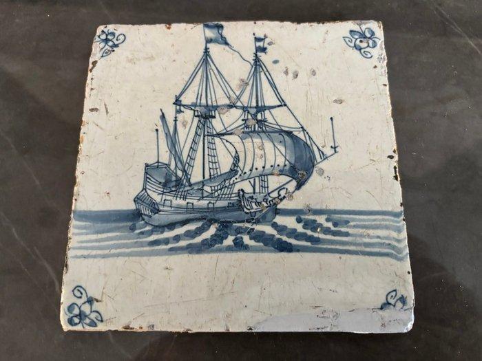 Tegel - Een schepentegel, VOC - 1650-1700, Antiek en Kunst, Antiek | Glas en Kristal