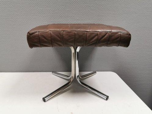Voetbankje - Leder, Metaal - Poef in patchworkleer met, Antiek en Kunst, Kunst | Designobjecten